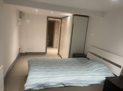 Studio Flat, Bath Road, TW5