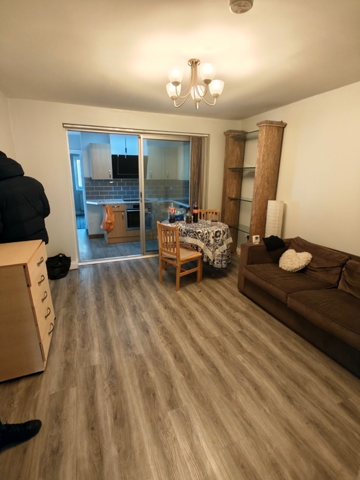 London - 2 Bed Flat, Great North Way, NW4 - To Rent Now for £2,000.00 p/m