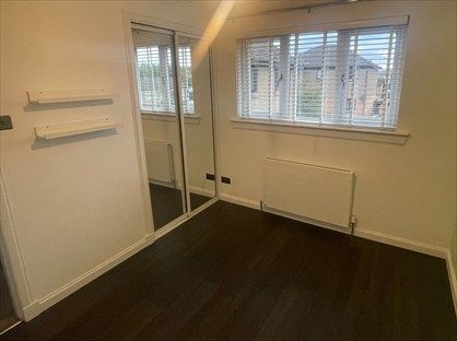 2 Bed Flat, Skeltiemuir Avenue, EH19