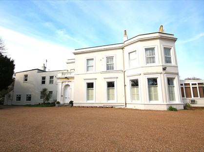 2 Bed Flat, Courtenay House, ME13