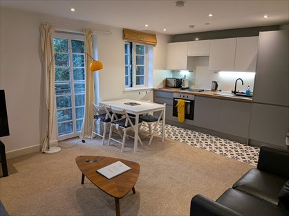 2 Bed Flat, Low Pavement, NG1