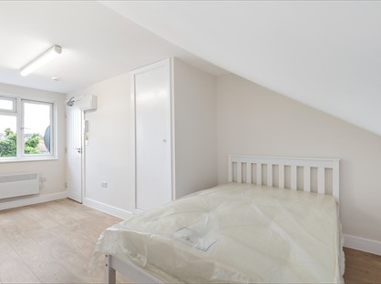 Studio Flat, Cambridge Road, TW4