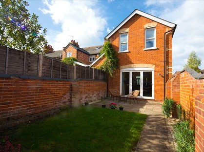 4 Bed End Terrace, Harpsden Road, RG9