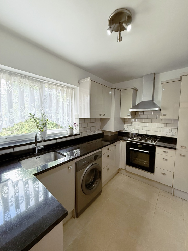 2 Bed Flat, Highbury Quadrant, N5 photo 3