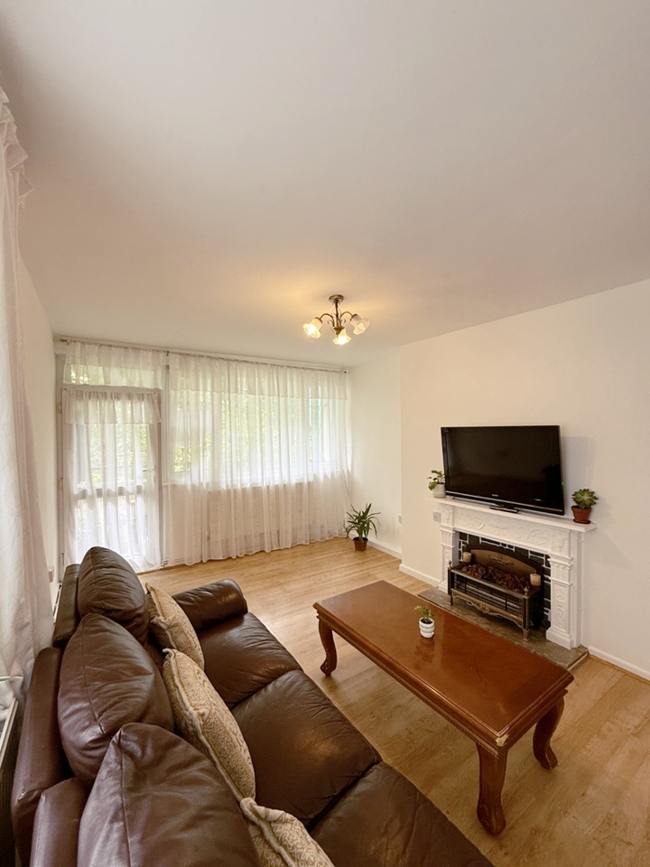 2 Bed Flat, Highbury Quadrant, N5 photo 2