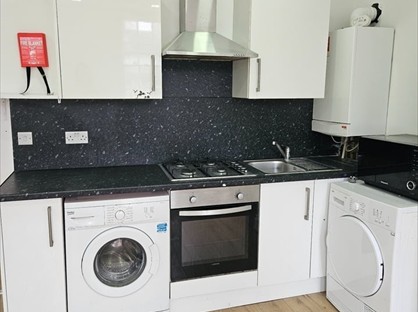 1 Bed Flat, Lodge Crescent, EN8