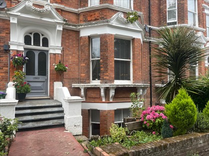 3 Bed Flat, Bouverie Road West, CT20