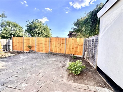 1 Bed Flat, Great North Way, NW4