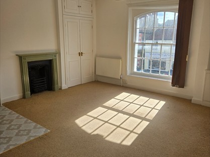 1 Bed Flat, George Street, BA12