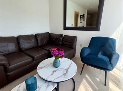 2 Bed Flat, Hans Crescent, SW1X