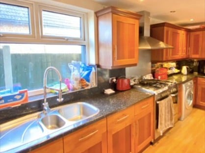 4 Bed Semi-Detached House, Lodge Lane, RM5