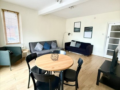 2 Bed Flat, Shepherds Bush Road, W6