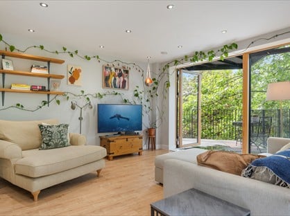 3 Bed Flat, Upper Clapton Road, E5