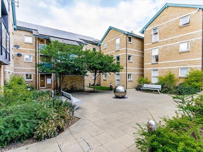 2 Bed Flat, Auckland Court, CB5
