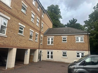 2 Bed Flat, Adrian Close, HP1