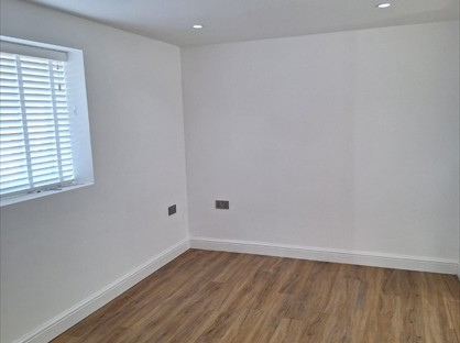 2 Bed Flat, High Street, GU19