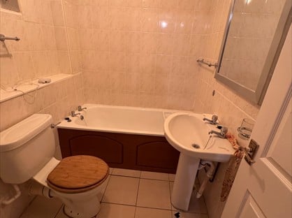 4 Bed End Terrace, Swanspool, PE3