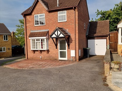3 Bed Detached House, Woodshaw, SN4