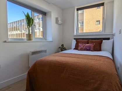Studio Flat, Modern Studio In Newcastle-Under-Lym, ST5