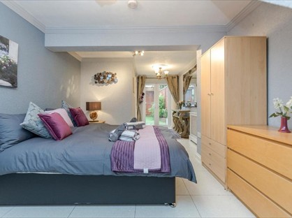 1 Bed Flat, Merton Road, WD18