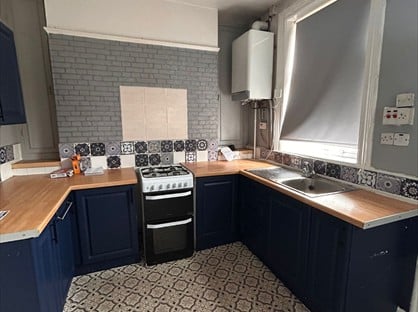 3 Bed Terraced House, Mayfield View, BD12