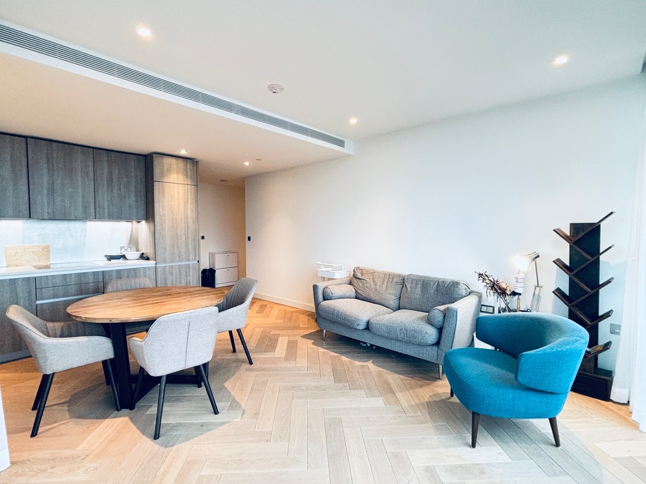 2 Bed Flat, Principal Place, EC2A photo 3