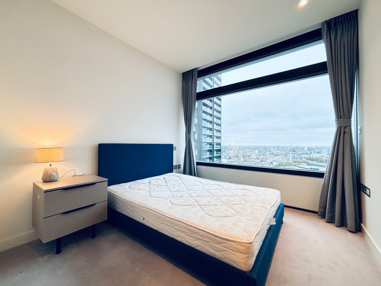 2 Bed Flat, Principal Place, EC2A photo 4