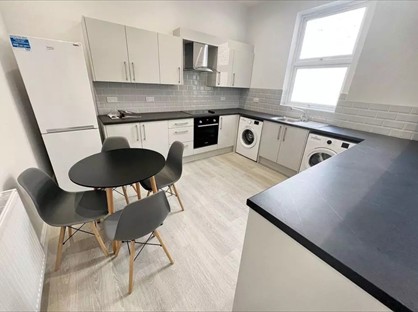3 Bed Maisonette, Uxbridge Road, W12