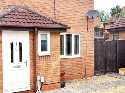 3 Bed Semi-Detached House, Thornhill Drive, SN25