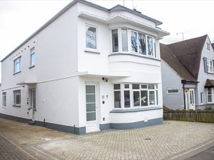 3 Bed Flat, Station Road, SS9