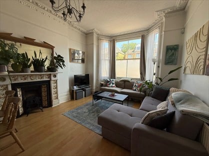 1 Bed Flat, Longley Road, SW17