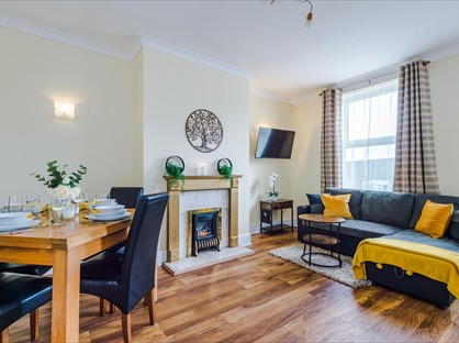 2 Bed Terraced House, Common Lane, WF3