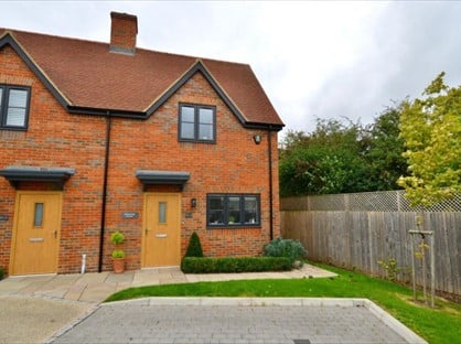 2 Bed Semi-Detached House, Maple Close, WR11