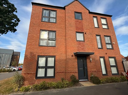 4 Bed Semi-Detached House, Box Crescent, LU5