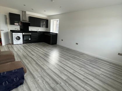 Studio Flat, Blackfen Road, DA15