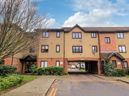2 Bed Flat, Glendean Court, EN3