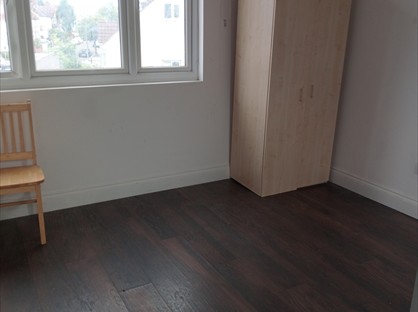 Room in a Shared House, North Circular Road, NW2