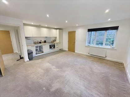 2 Bed Flat, Chequers Avenue, HP11