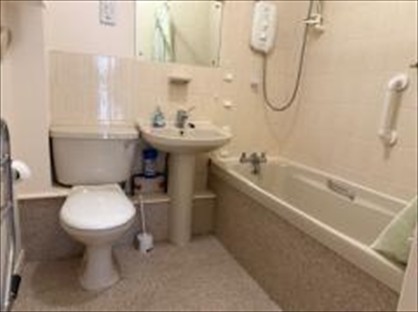 2 Bed Flat, Kings Gardens, EX14