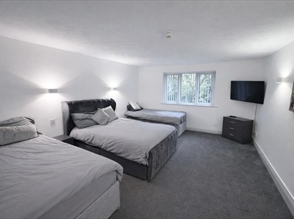 1 Bed Flat, Rochdale Road, OL3