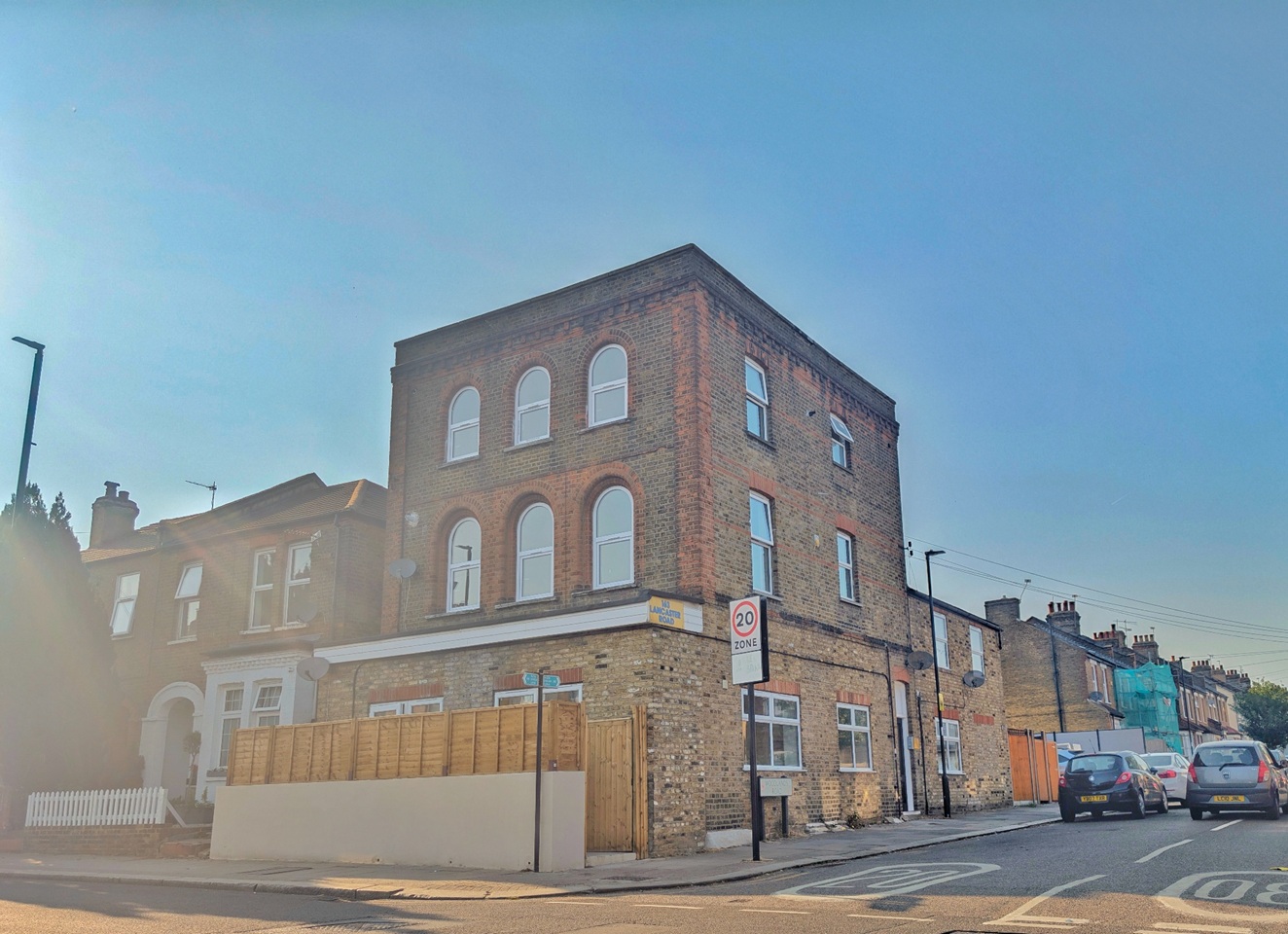 enfield-3-bed-flat-lancaster-road-en2-to-rent-now-for-2-145-00-p-m