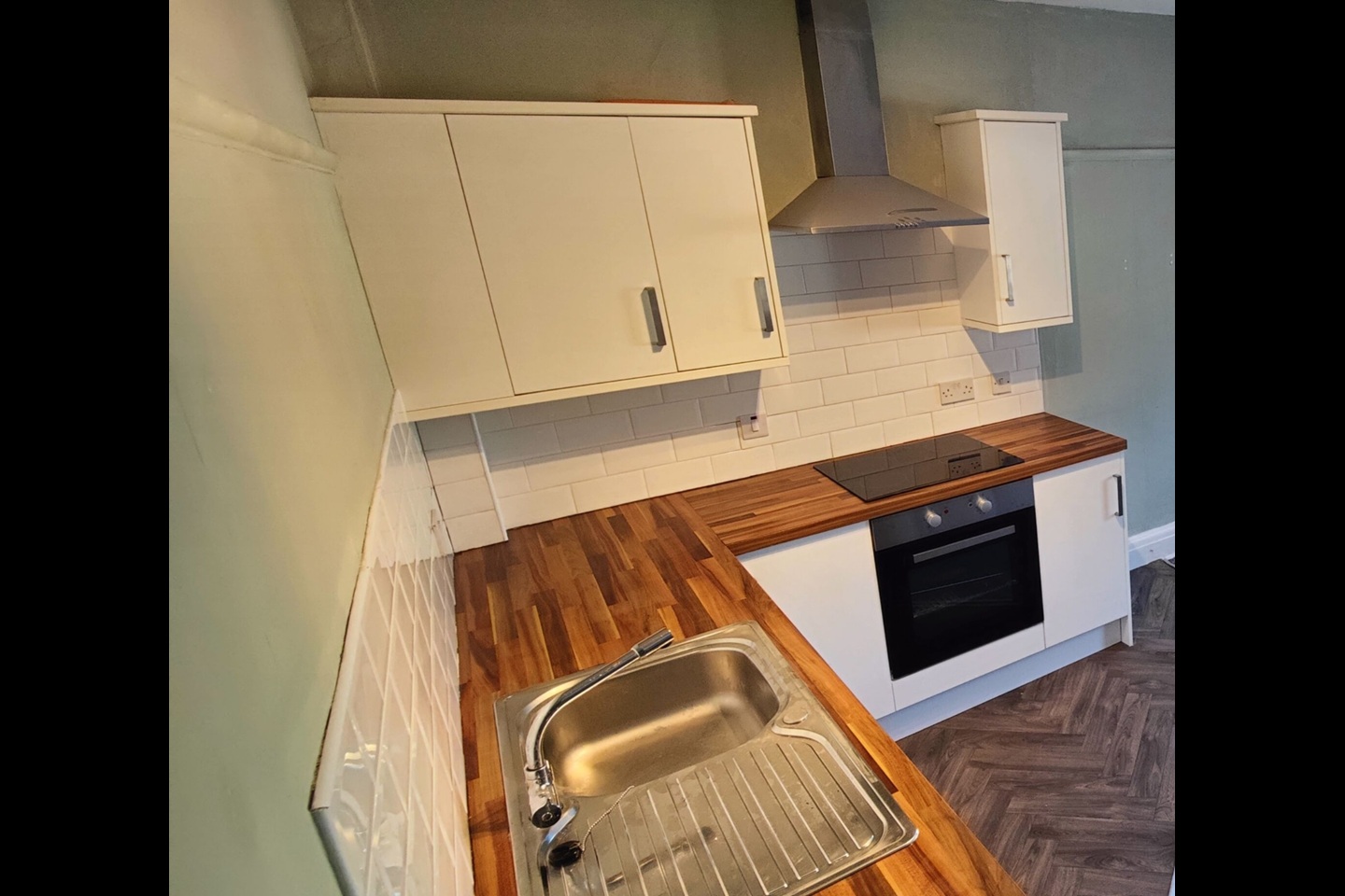 Sale - 2 Bed Flat, Washway Road, M33 - To Rent Now for £995.00 p/m