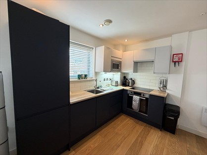 2 Bed Flat, Waterloo Court, LS10