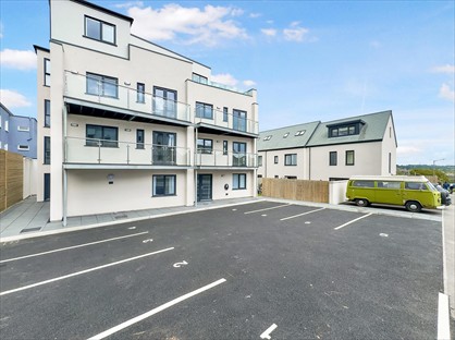 2 Bed Flat, Hilgrove Road, TR7