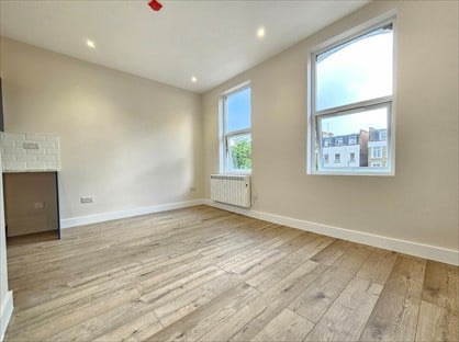 Bedsit, Stamford Hill, N16