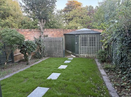 3 Bed Semi-Detached House, St. Johns Court, IG9