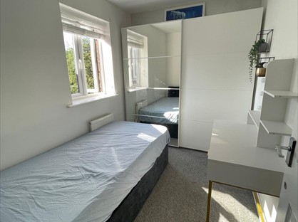 Room in a Shared House, Millisoms Road, B90