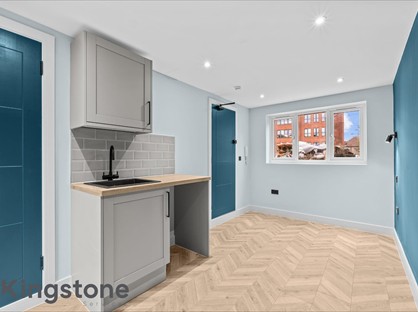 Studio Flat, Beverley Way, SW20