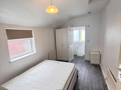 Room in a Shared House, Kings Street, NN8