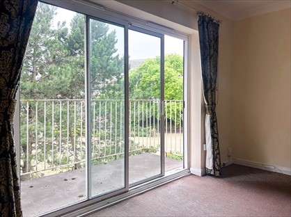 2 Bed Flat, Gladstone Gardens Court, CF62